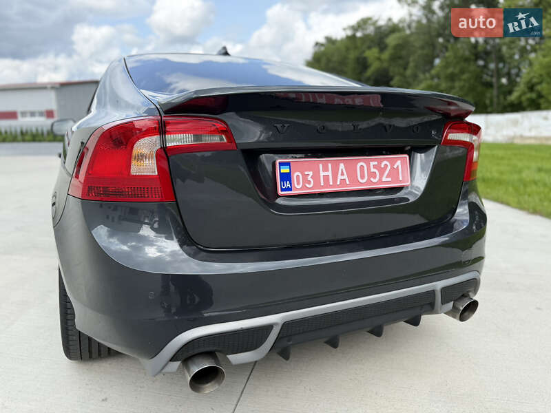 Седан Volvo S60 2015 в Львове