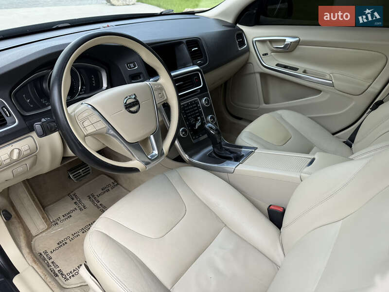 Седан Volvo S60 2015 в Львове