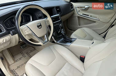 Седан Volvo S60 2015 в 