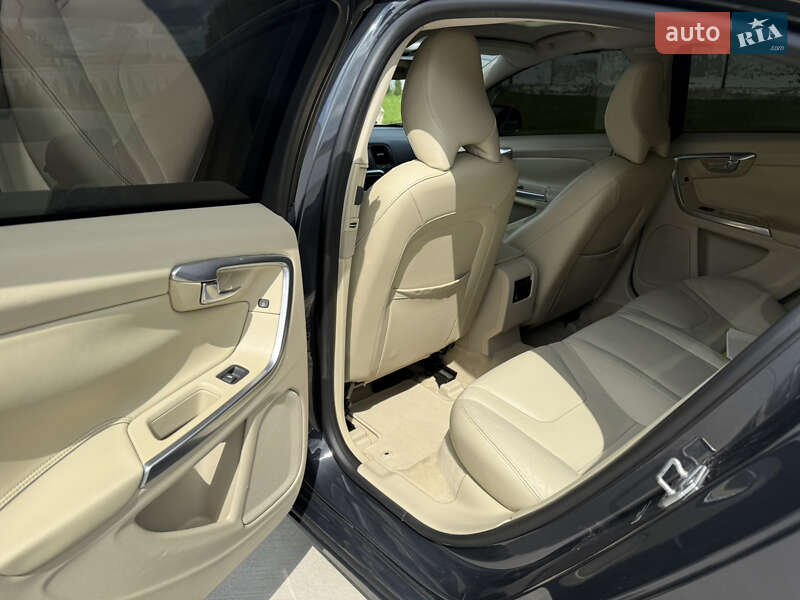 Седан Volvo S60 2015 в Львове