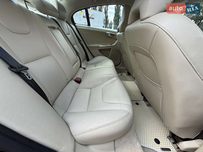 Седан Volvo S60 2015 в Києві
