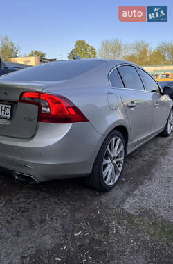 Седан Volvo S60 2017 в 