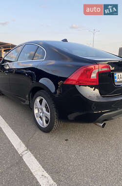 Седан Volvo S60 2012 в 