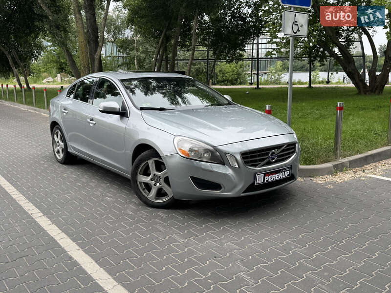 Седан Volvo S60 2012 в Киеве