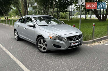 Седан Volvo S60 2012 в 