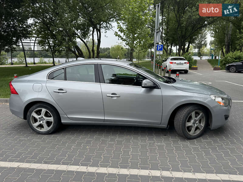Седан Volvo S60 2012 в Киеве