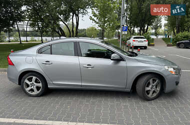 Седан Volvo S60 2012 в 