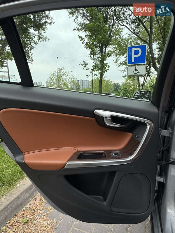 Седан Volvo S60 2012 в Киеве