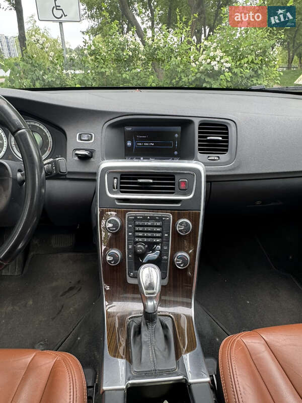Седан Volvo S60 2012 в Киеве