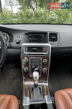 Седан Volvo S60 2012 в 