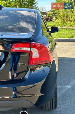 Седан Volvo S60 2012 в 