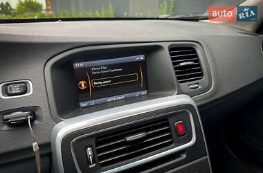 Седан Volvo S60 2013 в 