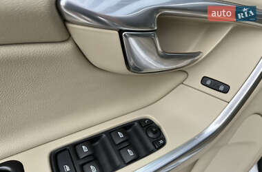 Седан Volvo S60 2015 в 
