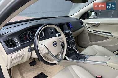 Седан Volvo S60 2015 в 
