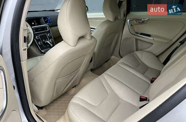 Седан Volvo S60 2015 в 