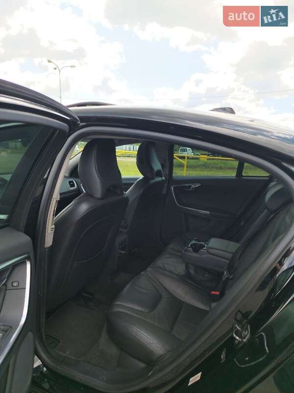 Седан Volvo S60 2012 в Львове