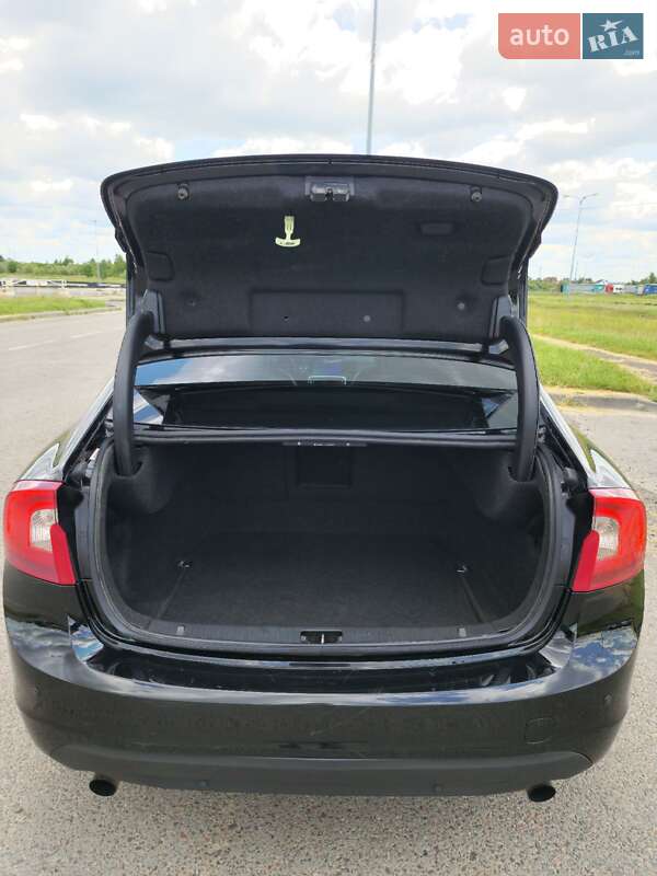 Седан Volvo S60 2012 в Львове