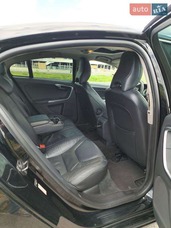 Седан Volvo S60 2012 в Львове