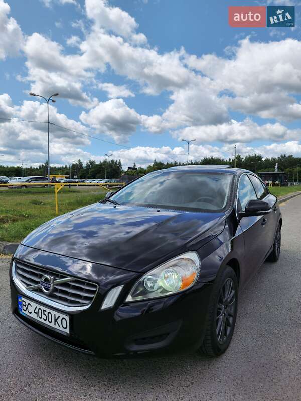 Седан Volvo S60 2012 в Львове