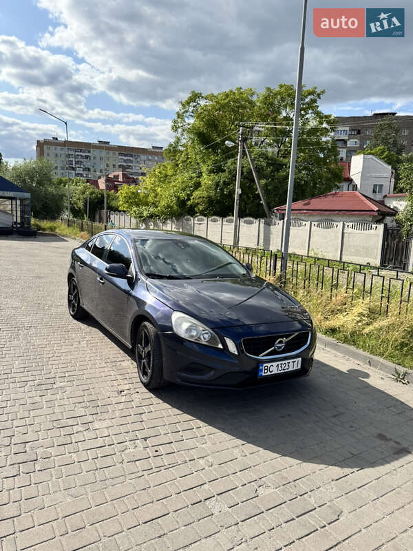 Седан Volvo S60 2012 в Львове