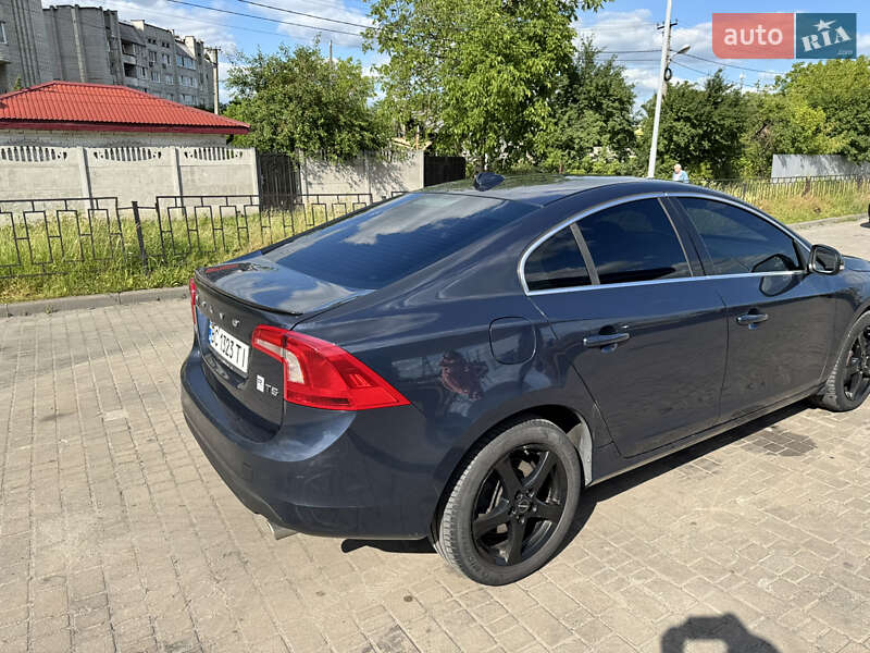 Седан Volvo S60 2012 в Львове