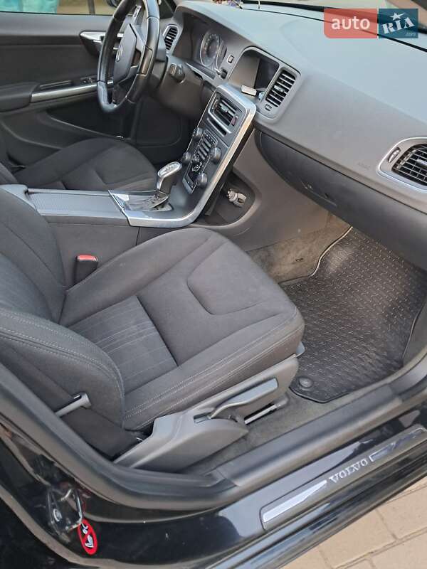 Седан Volvo S60 2012 в Львове