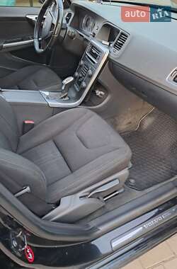 Седан Volvo S60 2012 в 