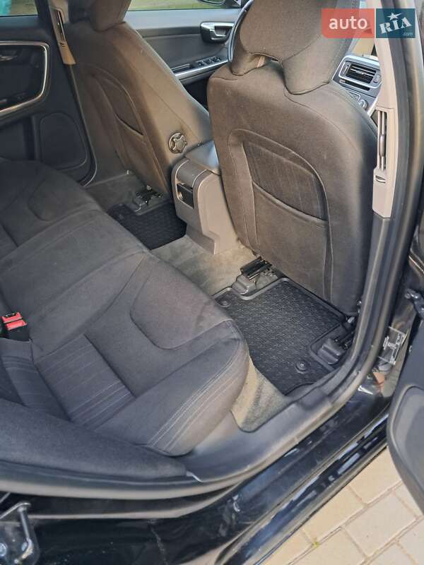 Седан Volvo S60 2012 в Львове