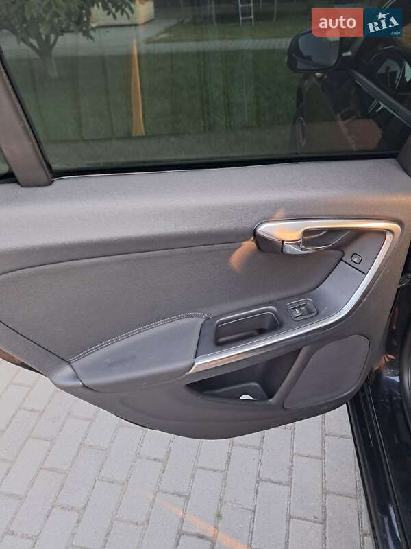 Седан Volvo S60 2012 в Львове