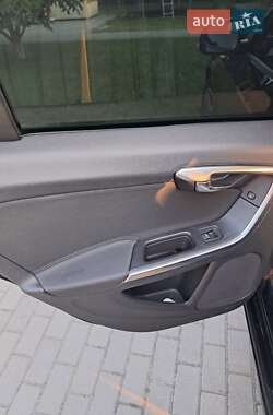 Седан Volvo S60 2012 в 