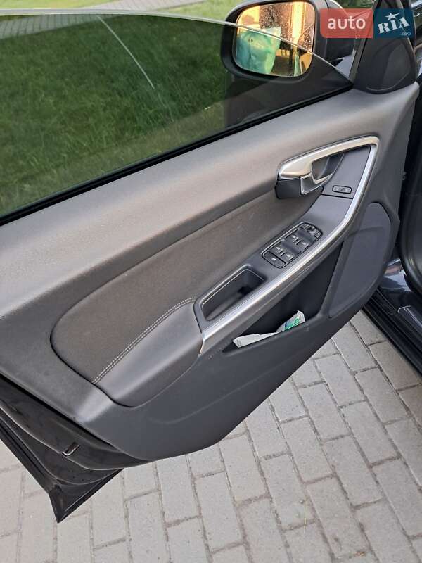 Седан Volvo S60 2012 в Львове