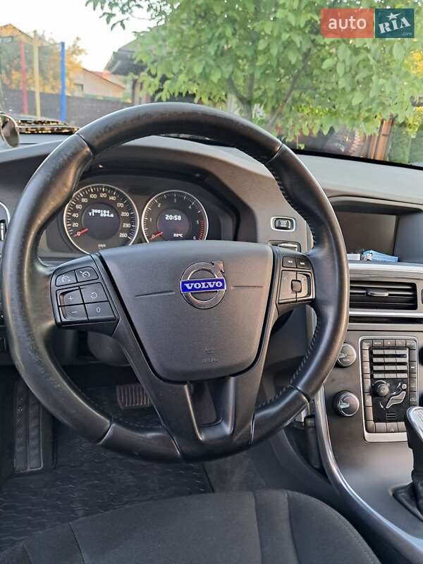 Седан Volvo S60 2012 в Львове