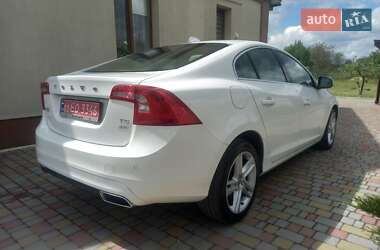 Седан Volvo S60 2015 в 