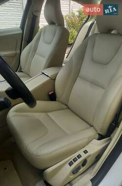 Седан Volvo S60 2015 в 