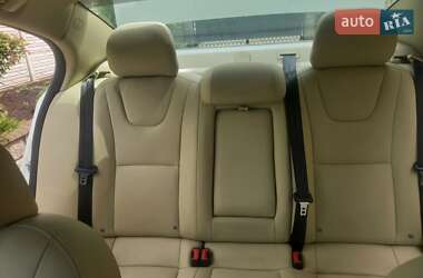 Седан Volvo S60 2015 в 