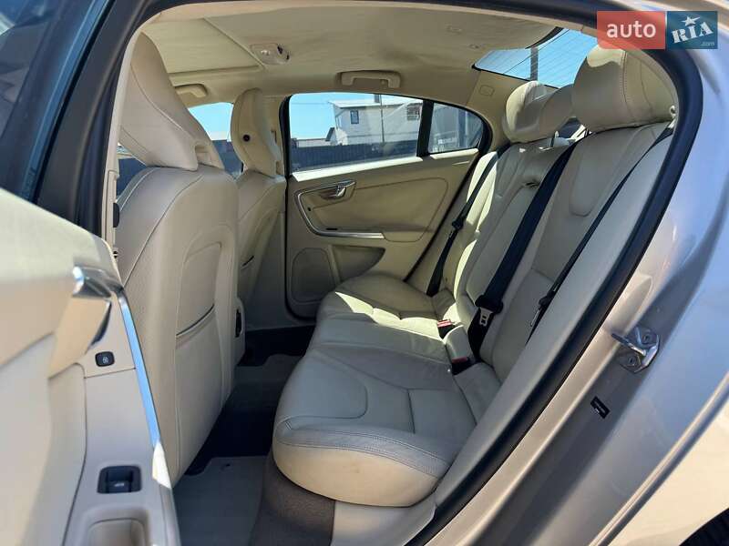 Седан Volvo S60 2013 в Луцке