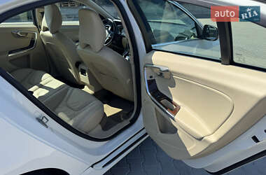 Седан Volvo S60 2013 в 