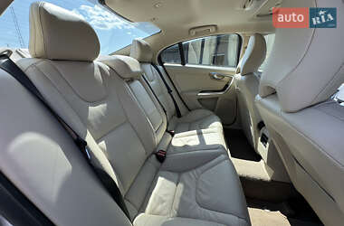 Седан Volvo S60 2013 в 