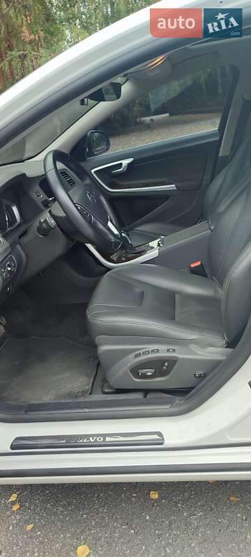 Седан Volvo S60 2018 в Гнівані