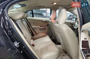 Седан Volvo S60 2015 в 