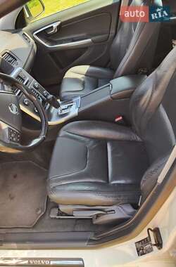 Седан Volvo S60 2012 в 