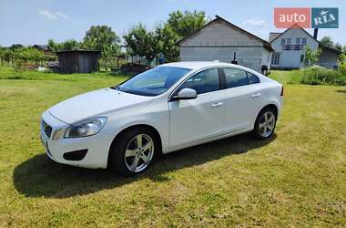 Седан Volvo S60 2012 в 