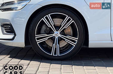 Седан Volvo S60 2020 в 