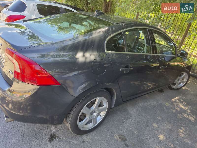 Седан Volvo S60 2013 в Києві