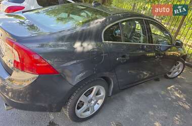Седан Volvo S60 2013 в 