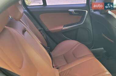 Седан Volvo S60 2012 в 