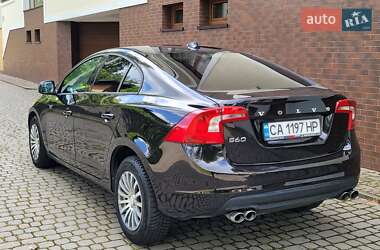 Седан Volvo S60 2012 в 