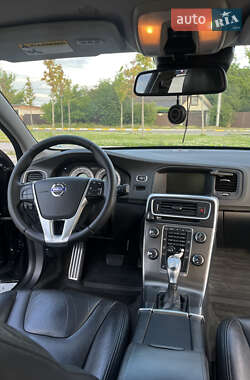 Седан Volvo S60 2012 в 