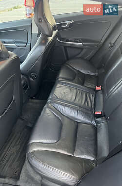 Седан Volvo S60 2012 в 