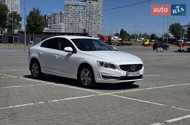 Седан Volvo S60 2015 в 